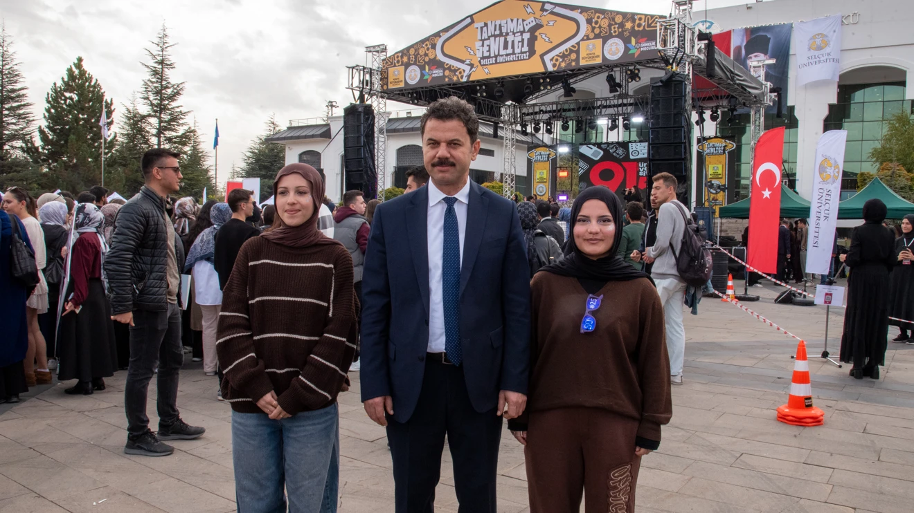 Selçuk Üniversitesinde Tanışma Şenliği renkli görüntülerle sona erdi